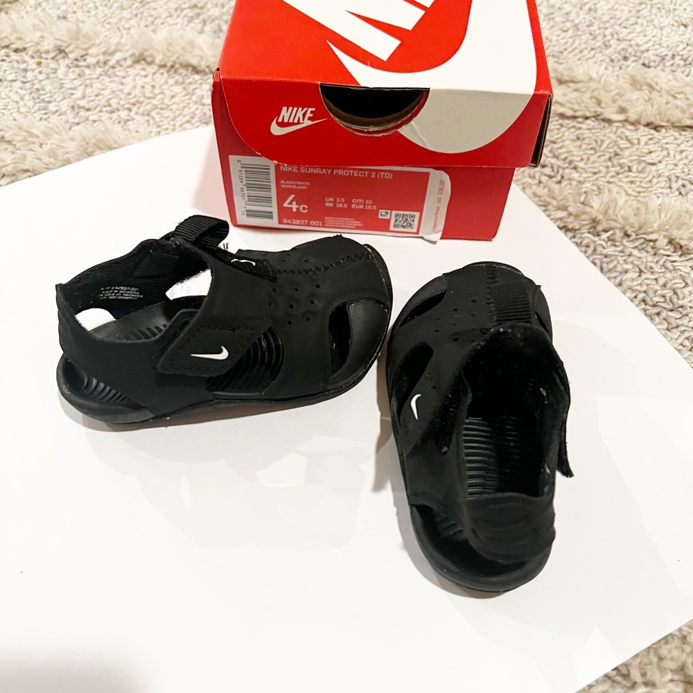 Nike Sunray sandals size 4 (baby size)